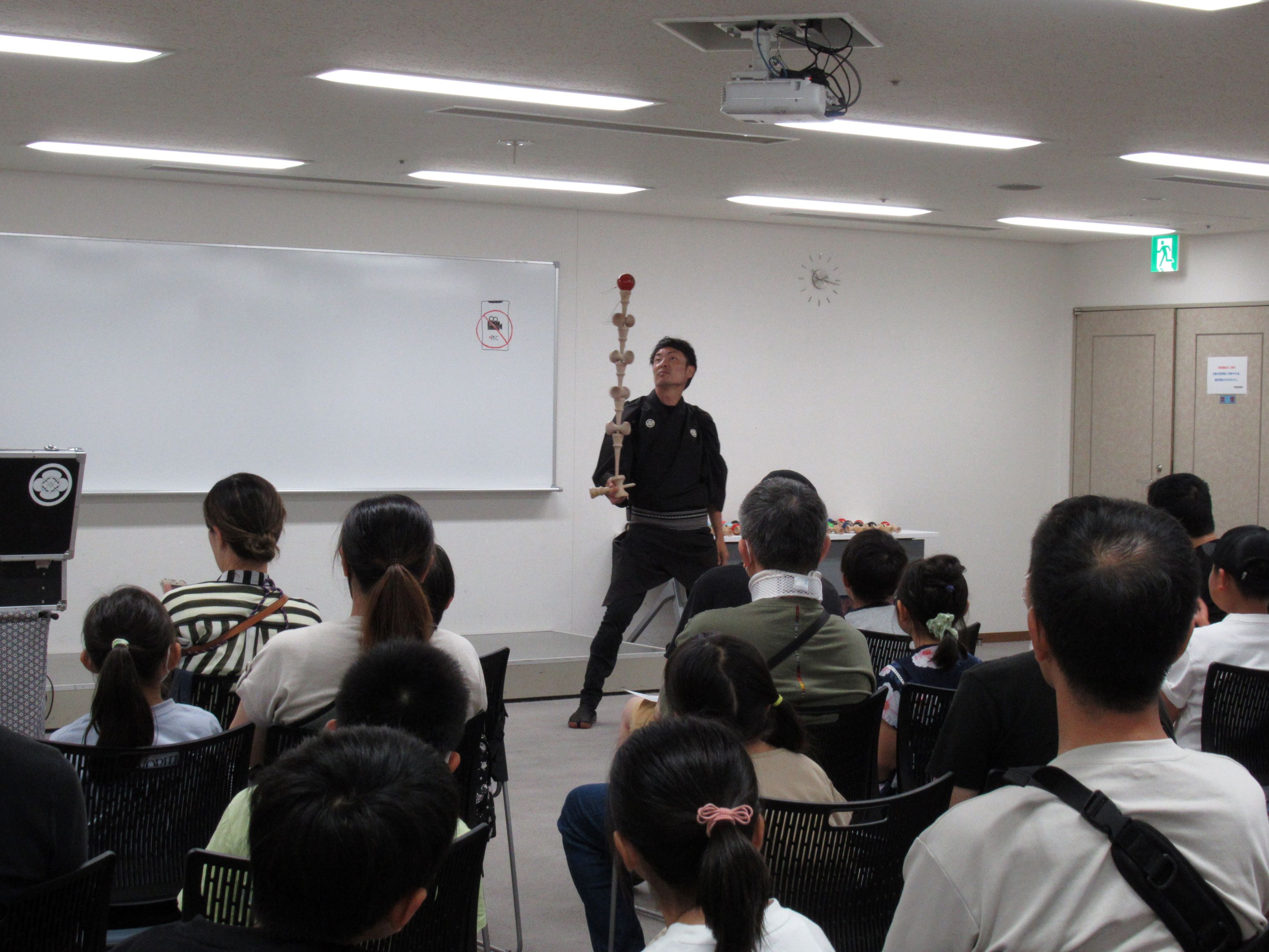 けん玉ショー&けん玉体験